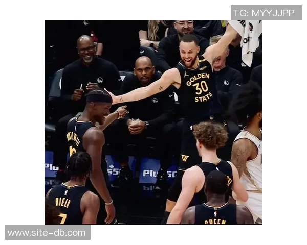 库里盛赞巴特勒训练赛表现出色攻防两端展现统治力