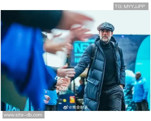 德罗西盛赞瓜迪奥拉为偶像称其为最强教练并表达对人盯人战术的喜爱